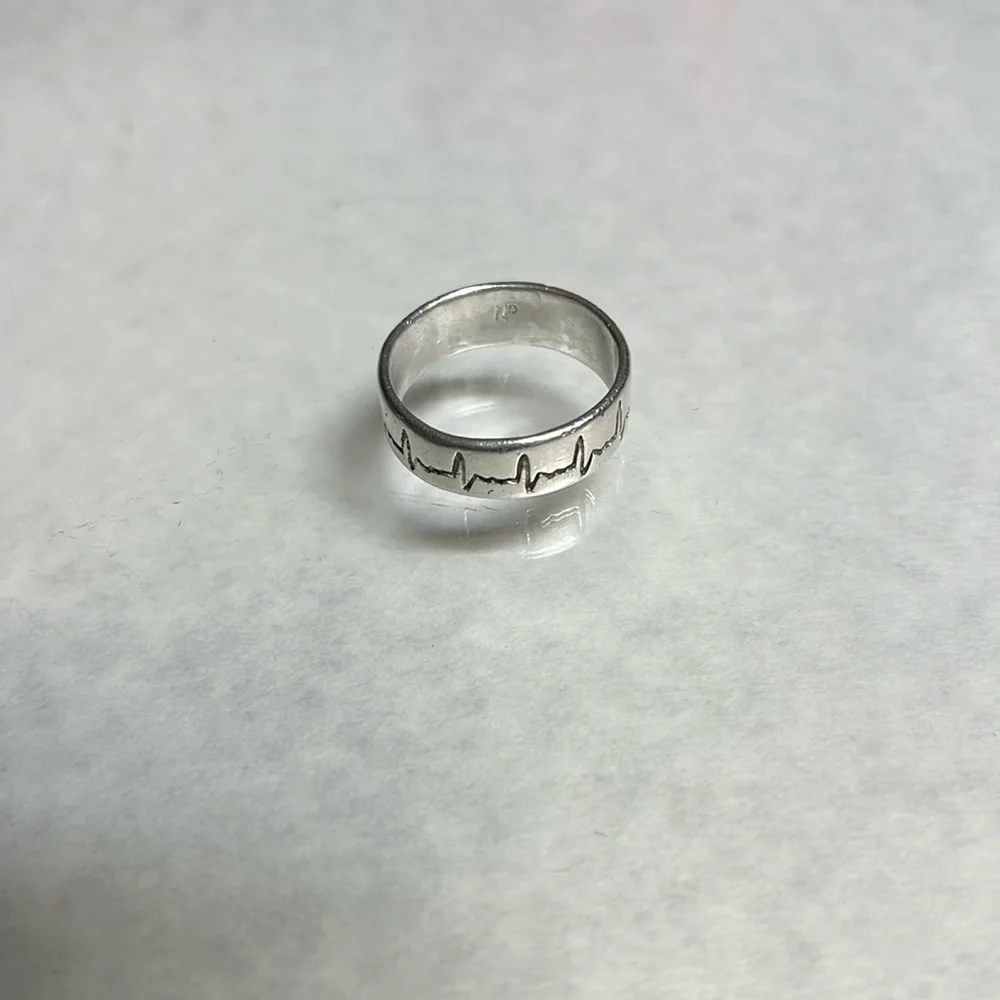 Heartbeat Silver Ring size12